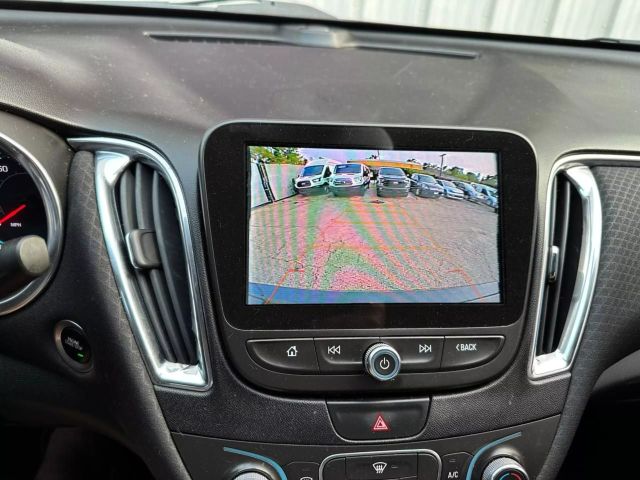2018 Chevrolet Malibu - Image 26