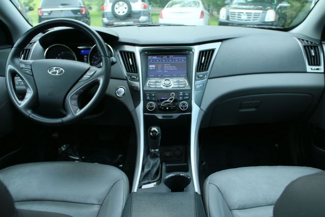 2011 Hyundai Sonata - Image 22