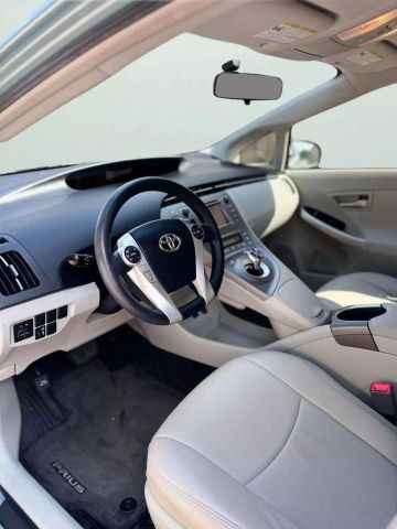 2013 Toyota Prius - Image 13