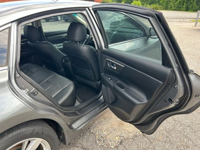 2015 Nissan Altima - Image 12