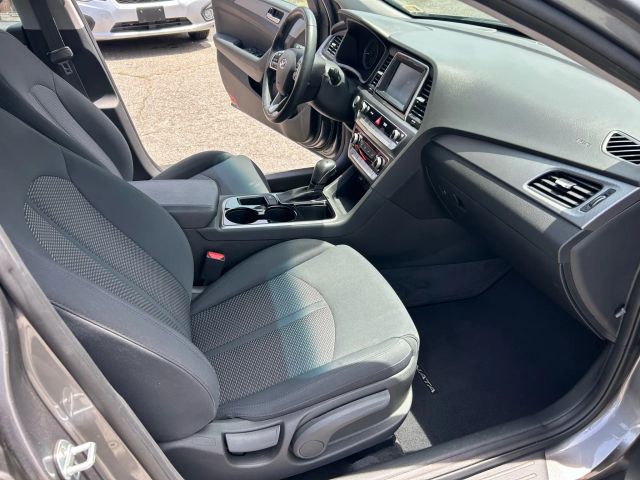 2018 Hyundai Sonata - Image 15