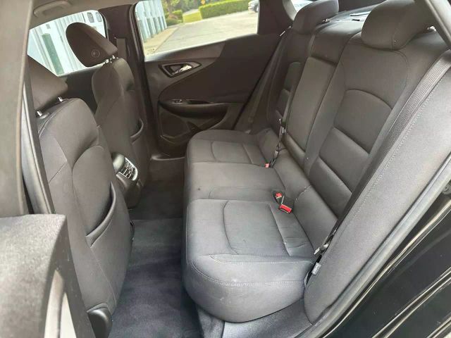 2018 Chevrolet Malibu - Image 16