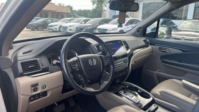 2017 Honda Pilot - Image 11