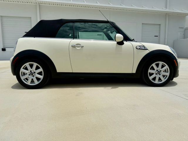 2015 Mini Convertible - Image 5