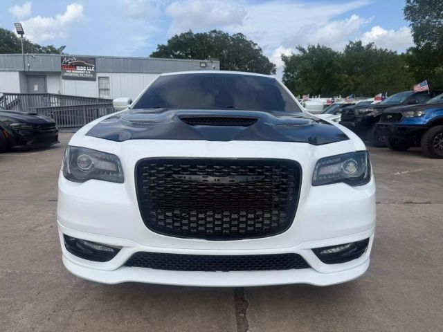 2019 Chrysler 300 - Image 12