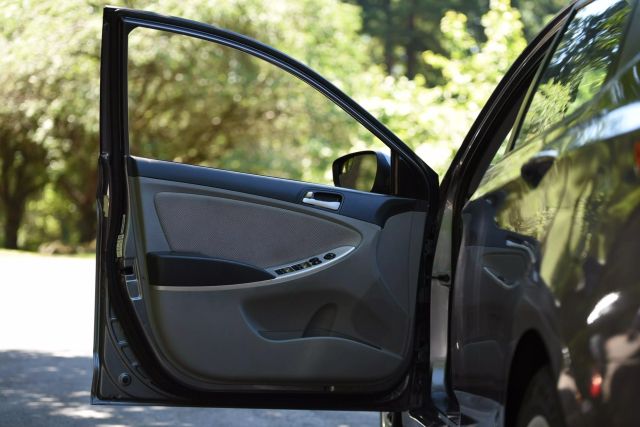 2014 Hyundai Accent - Image 16