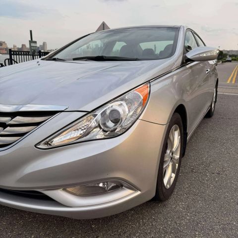 2012 Hyundai Sonata Limited Sedan 4d - Image 5