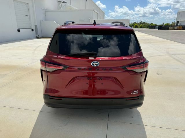 2021 Toyota Sienna - Image 21