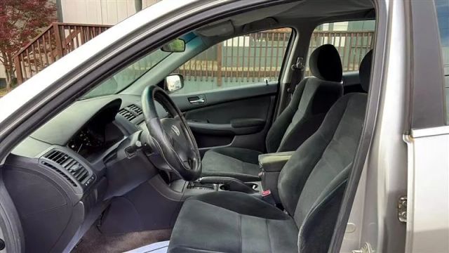 2007 Honda Accord - Image 11