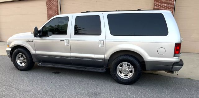 2002 Ford Excursion - Image 13
