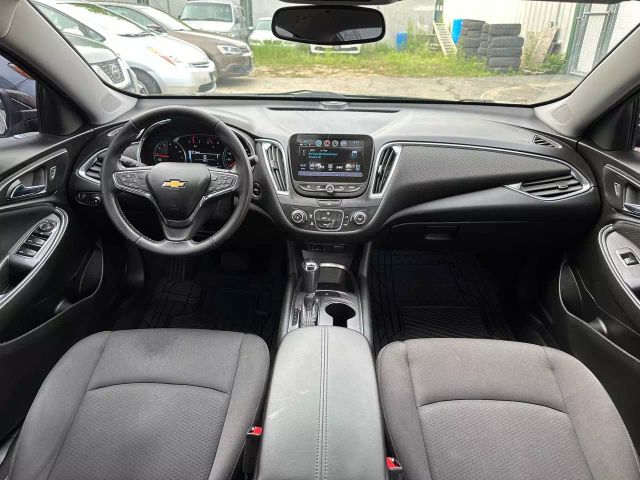 2018 Chevrolet Malibu - Image 21