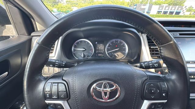 2019 Toyota Highlander - Image 15