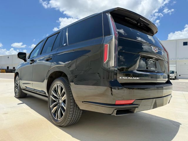 2022 Cadillac Escalade - Image 26