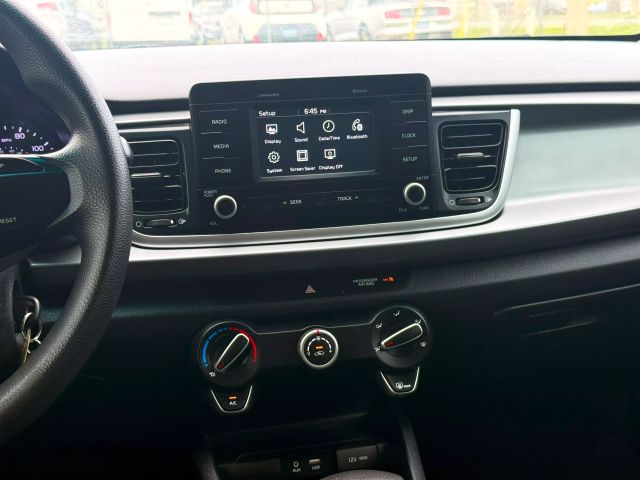2019 Kia Rio - Image 11