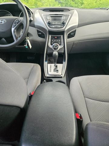 2013 Hyundai Elantra - Image 16