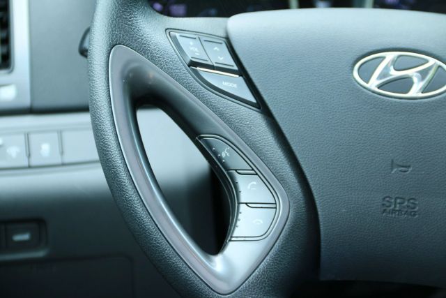 2011 Hyundai Sonata - Image 20