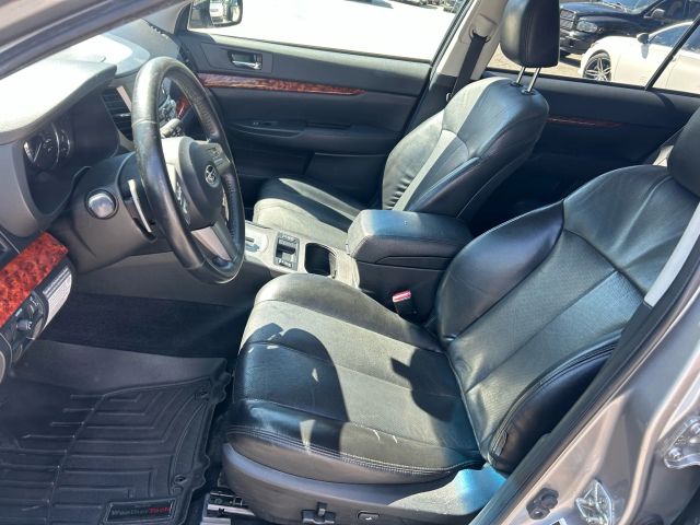 2011 Subaru Outback - Image 10