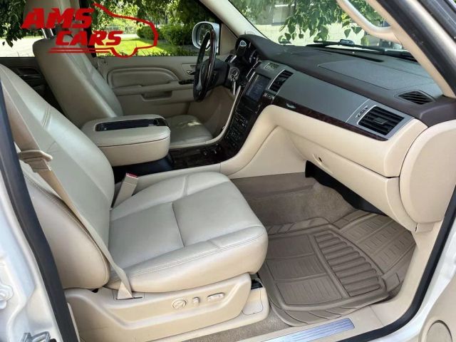 2013 Cadillac Escalade - Image 18