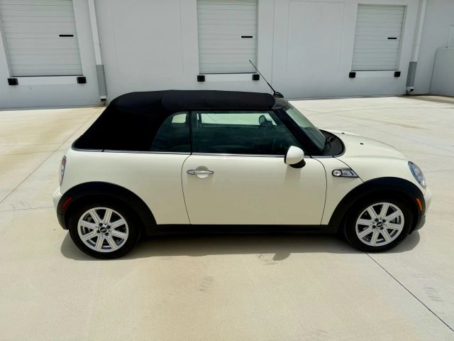 2015 Mini Convertible - Image 7