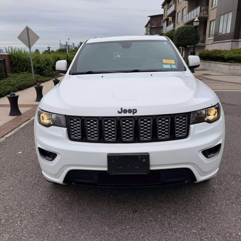 2018 Jeep Grand Cherokee Altitude Sport Utility 4d - Image 2