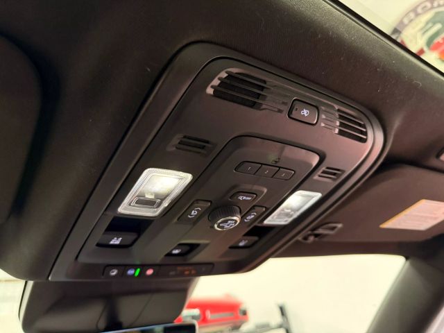 2022 Cadillac Escalade - Image 92