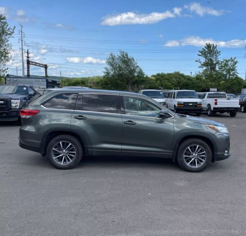 2017 Toyota Highlander Xle Sport Utility 4d - Image 9