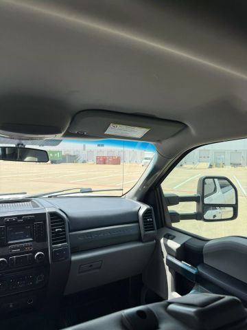 2018 Ford F250 Super Duty Crew Cab - Image 12