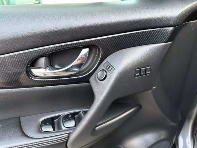 2018 Nissan Rogue - Image 30