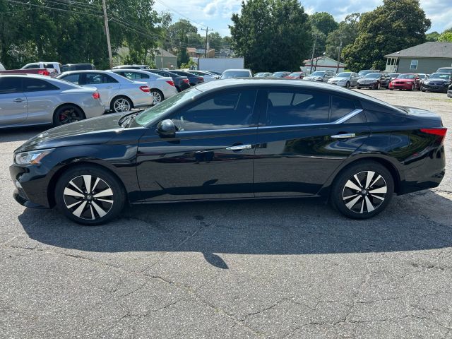 2021 Nissan Altima - Image 2