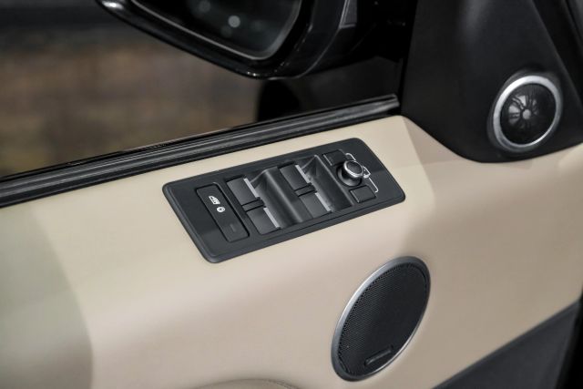 2016 Land Rover Range Rover Sport Hse Sport Utility 4d - Image 40