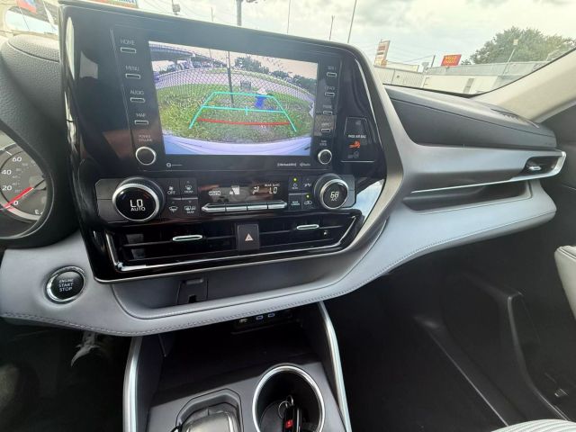 2022 Toyota Highlander - Image 21