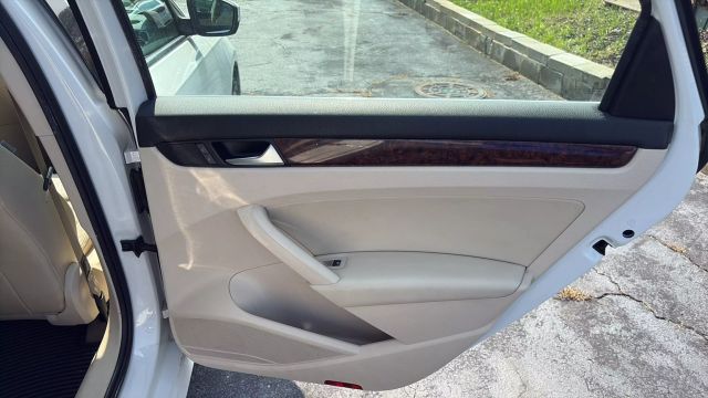 2013 Volkswagen Passat - Image 18