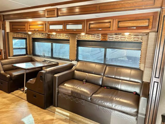 2017 Fleetwood Bounder - Image 10