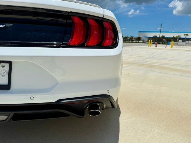2022 Ford Mustang - Image 22