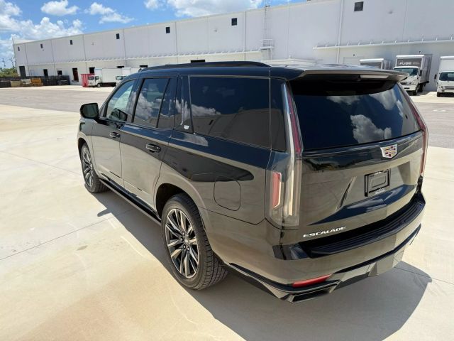 2022 Cadillac Escalade - Image 28