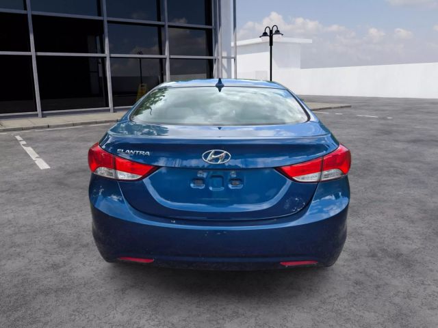 2013 Hyundai Elantra - Image 4