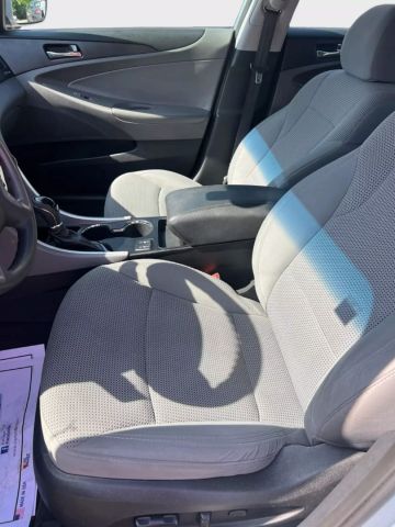 2013 Hyundai Sonata - Image 8
