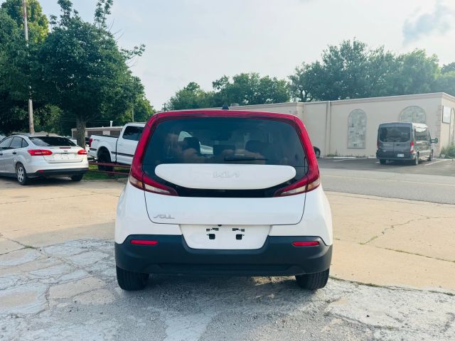 2022 Kia Soul - Image 8