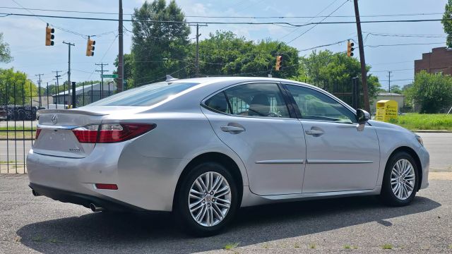 2013 Lexus Es - Image 9
