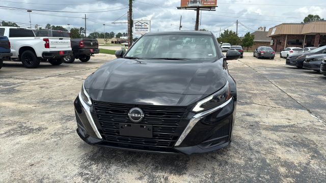 2023 Nissan Altima - Image 9