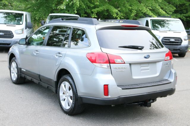 2011 Subaru Outback - Image 5