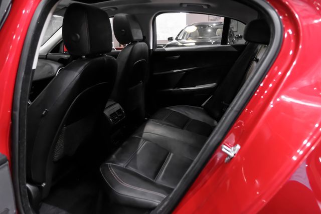 2017 Jaguar Xe Xe 20d Prestige Sedan 4d - Image 29