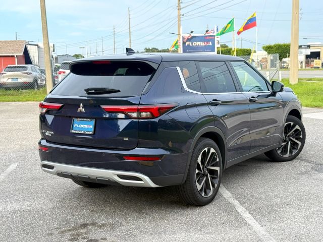 2023 Mitsubishi Outlander - Image 3