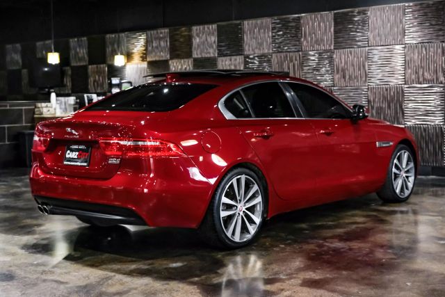2017 Jaguar Xe Xe 20d Prestige Sedan 4d - Image 10