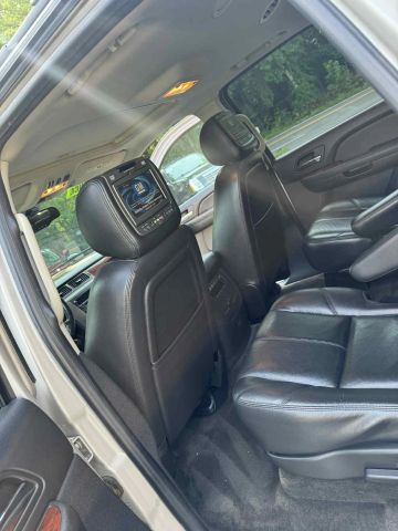 2009 Gmc Yukon - Image 22