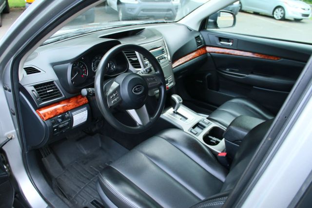 2011 Subaru Outback - Image 10