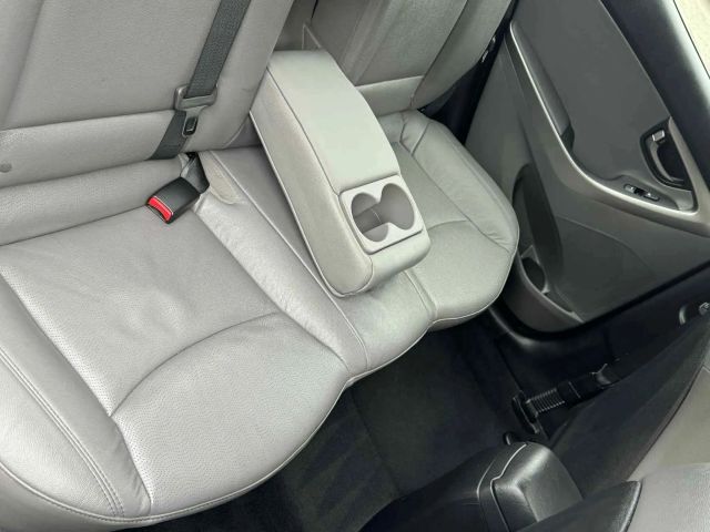 2011 Hyundai Elantra - Image 21