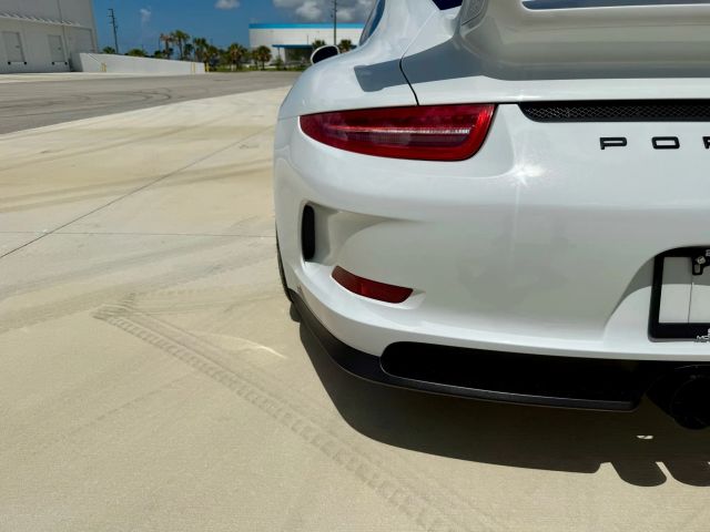 2015 Porsche 911 - Image 25