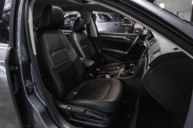 2017 Volkswagen Passat 1.8t Se Sedan 4d - Image 31