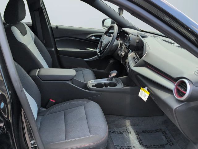 2025 Chevrolet Trax - Image 15